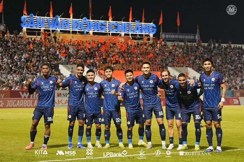 V - League mang đậm chất địa phương